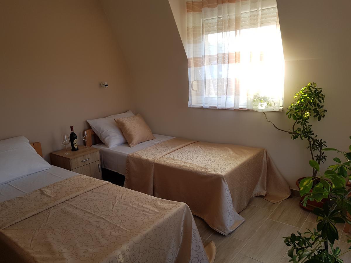 Fruskogorska Terasa Appartement Novi Sad Buitenkant foto