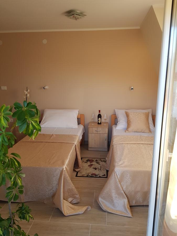 Fruskogorska Terasa Appartement Novi Sad Buitenkant foto